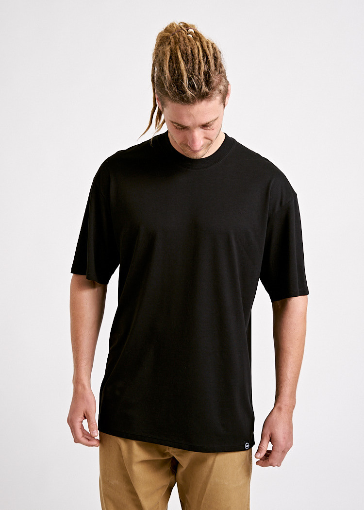 HERREN WOODSHIRT OVERCUT BLACK